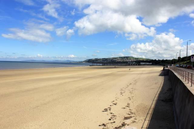 Spacious Newly Built Apartment Rhos On Sea, Colwyn Bay Exteriér fotografie